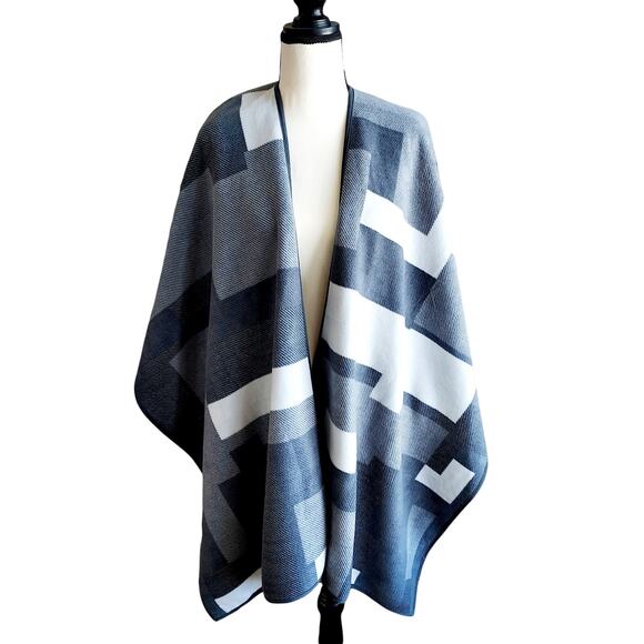 Oversized Reversible Color Block Gray White Wrap Poncho Shawl Sweater Like NEW - Picture 2 of 5